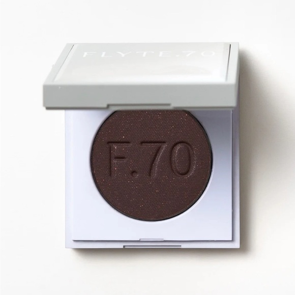 Flyte 70 Makeup Set with ColorBack, HazyView, HazyCheek, & make-up bag - Picture 10 of 10